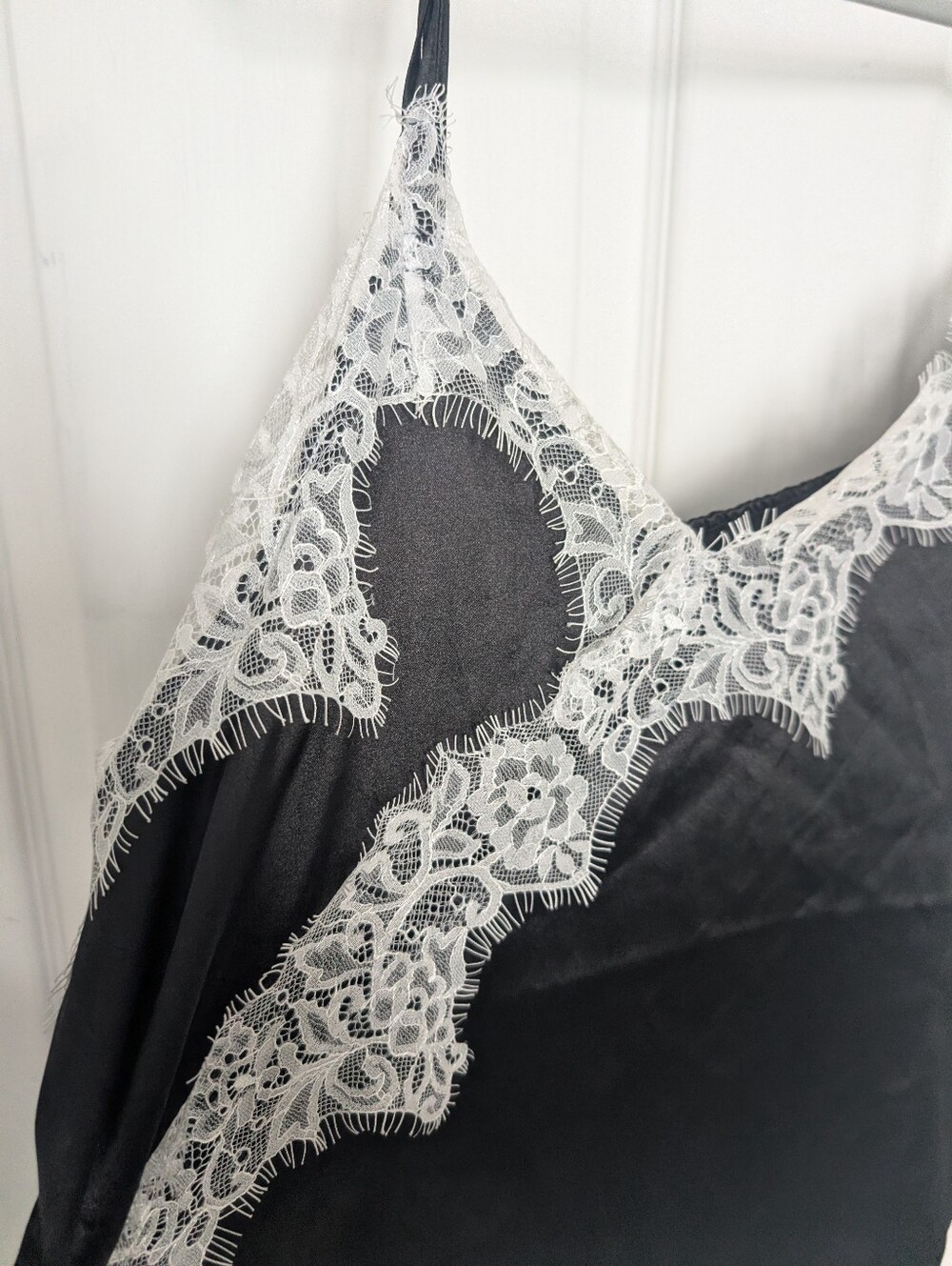 90s Y2K Black Lace-Trim Satin Camisole New